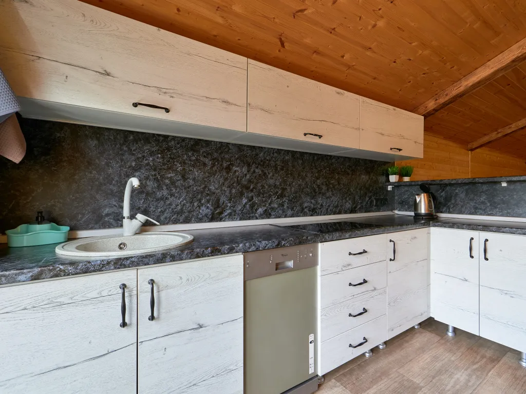 Домик с сауной и беседкой