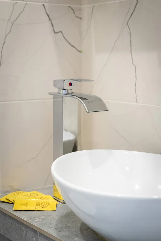 Новая светлая студия с балконом