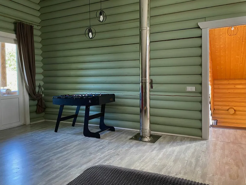 Уютный бревенчатый дом Life veranda на берегу пруда с баней на дровах