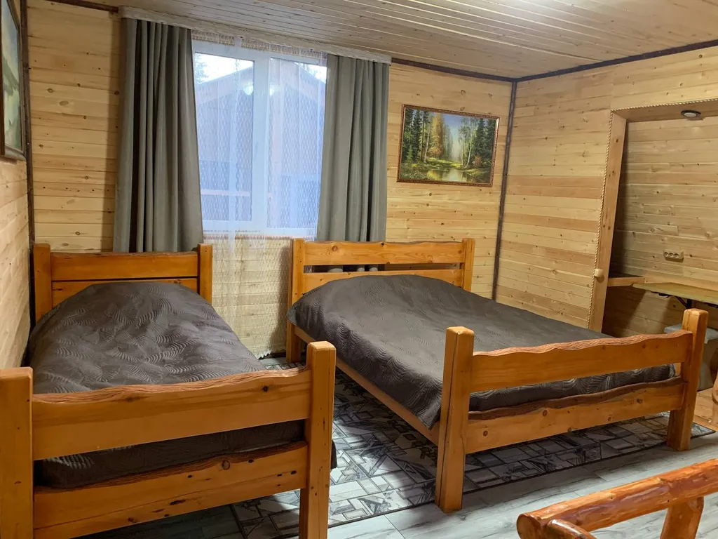 Дом на Алтае рядом с горами и рекой Бия