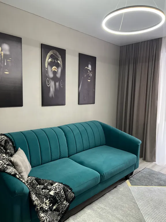 Стильная двухкомнатная квартира в центре города на 2 этаже