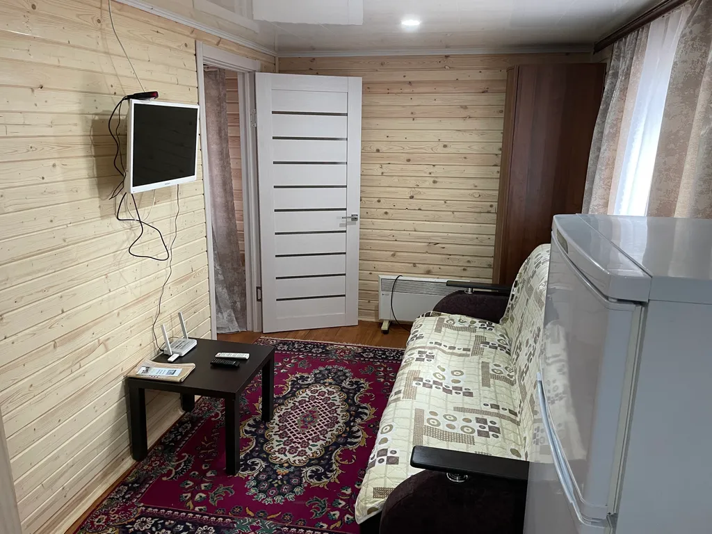 Домик на первой береговой линии озера Селигер