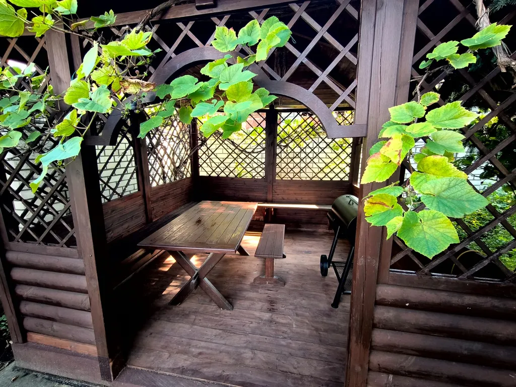 Уютный дом с бассейном, сауной и камином