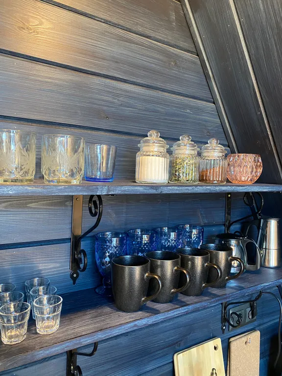 Smaland Musta House на берегу реки