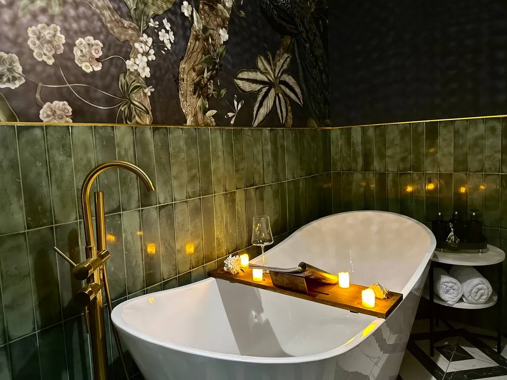 Фотодача с уникальным ярким интерьером для вашего отдыха и настроения