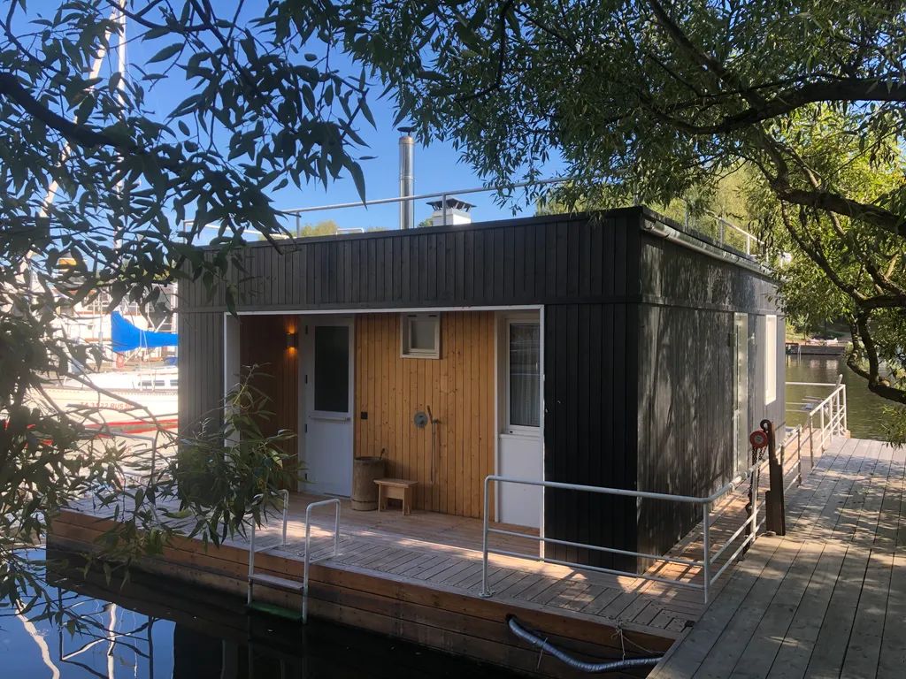 Речной домик с баней