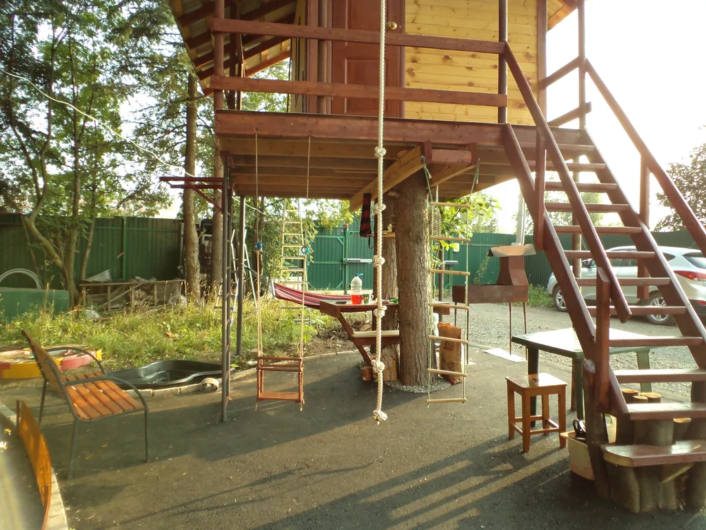 Студия с видом на сквер