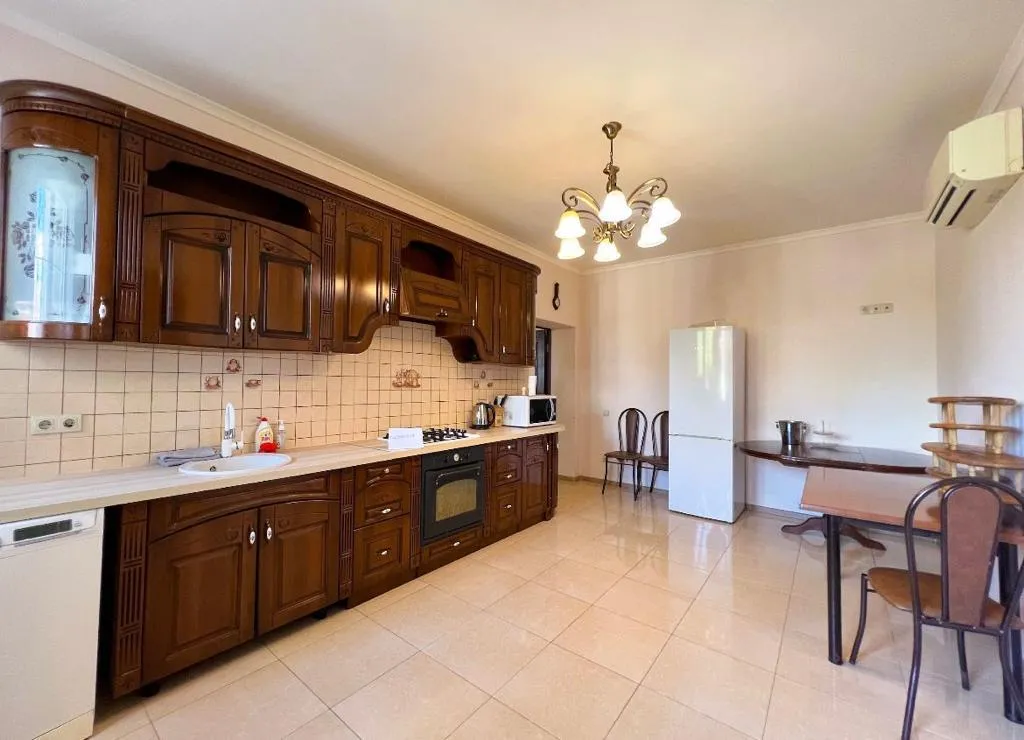 Дом с бассейном