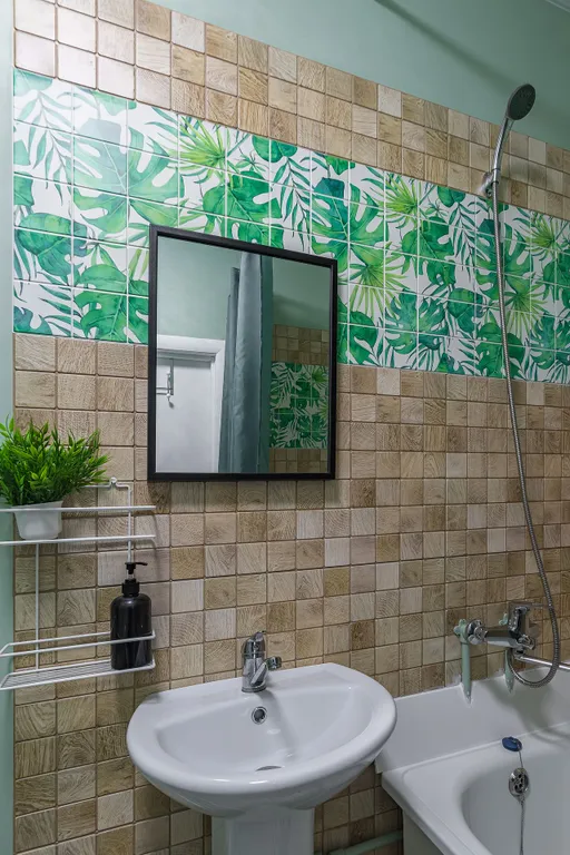 Уютная студия с качелью, у озера