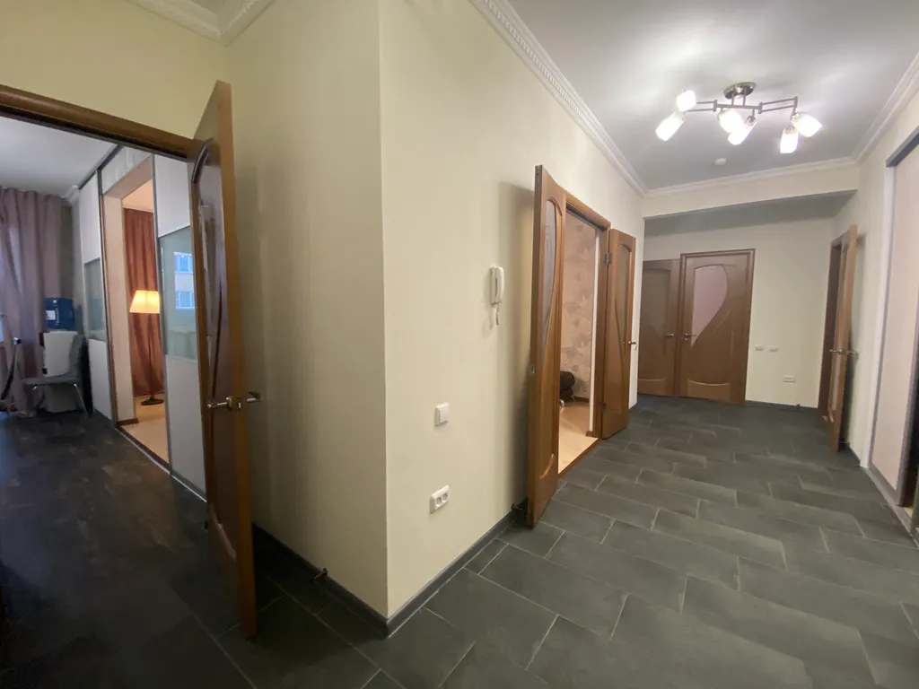 Просторный апартамент для действительно большой семьи