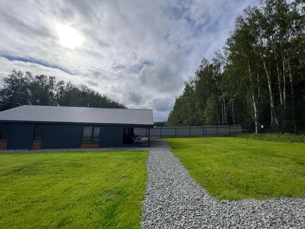 Уютный дом на краю леса