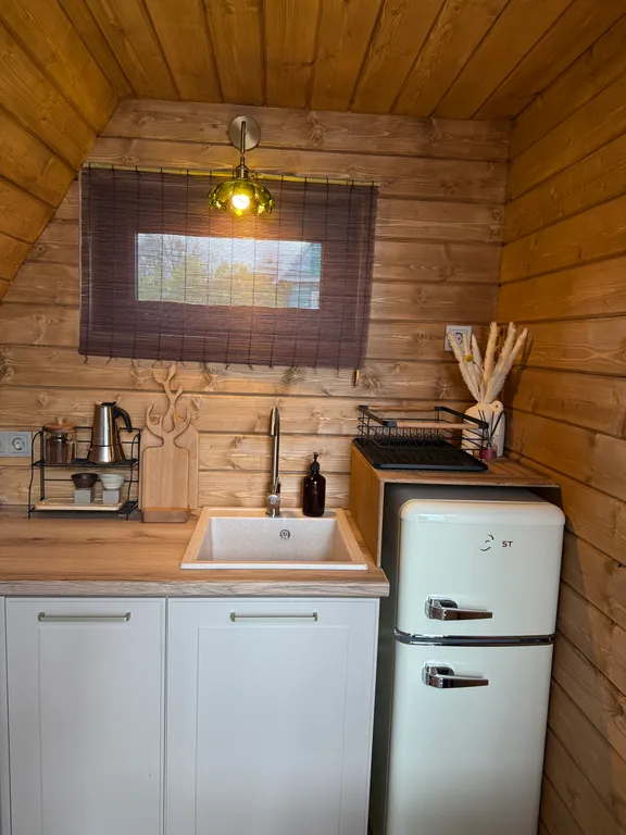 Дом-типи на берегу озера Валдайское