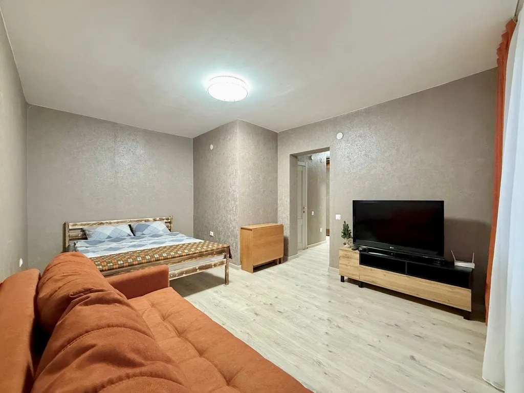 1-комнатная квартира в центре города, 13 этаж