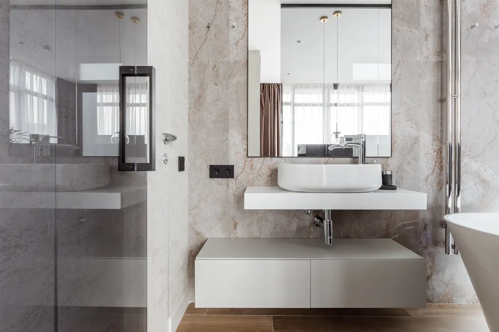 Дизайнерский трёхэтажный дом недалёко от моря