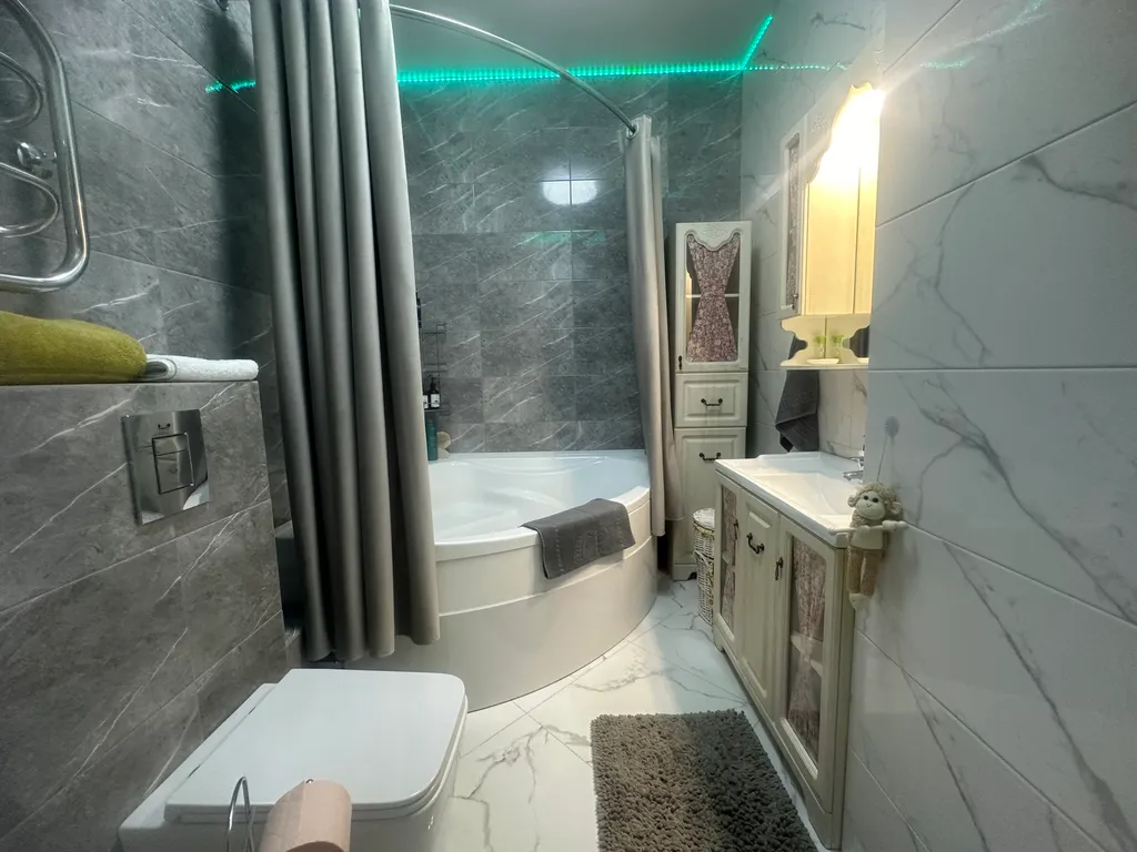 Шикарная новая трёхкомнатная квартира комфорт класса