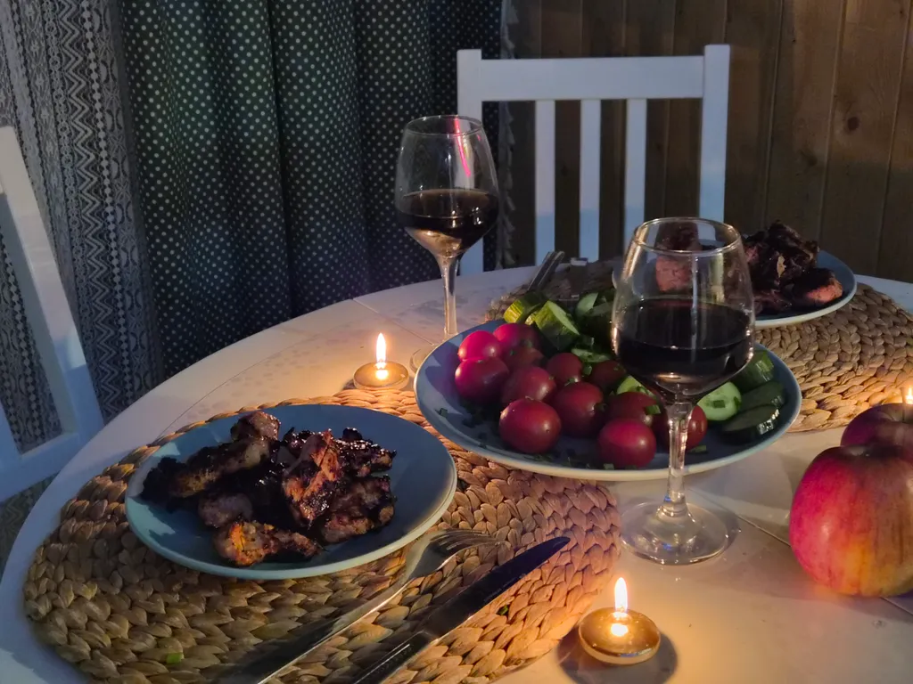 Дом на берегу леса