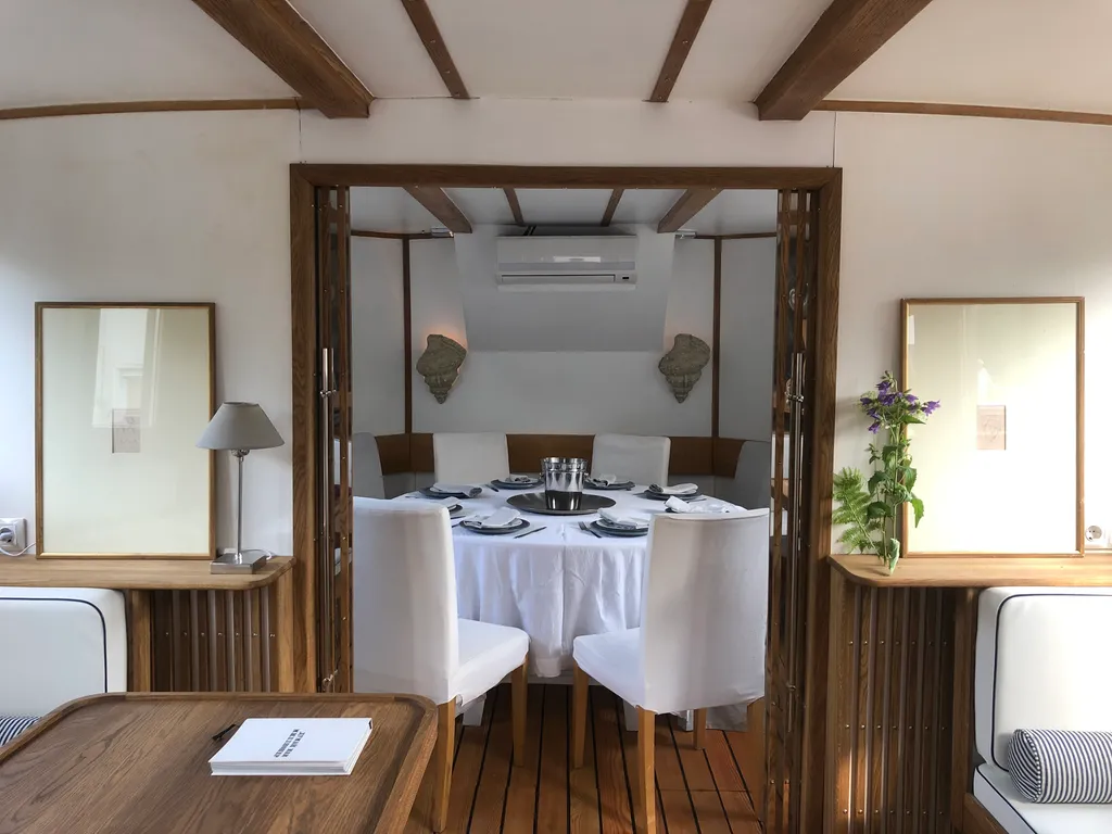 Теплоход для проживания