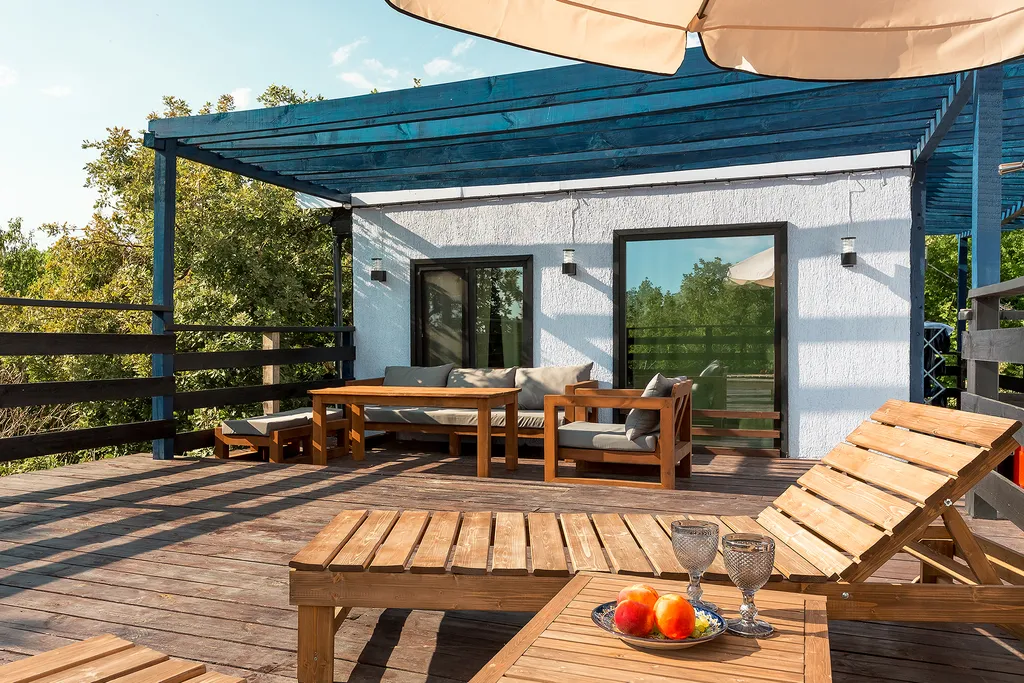 Панорамные апартаменты с террасой и видом на море