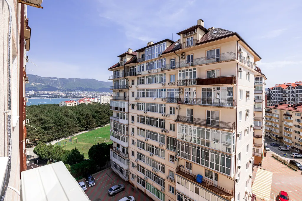 Большая евродвушка на берегу открытого моря