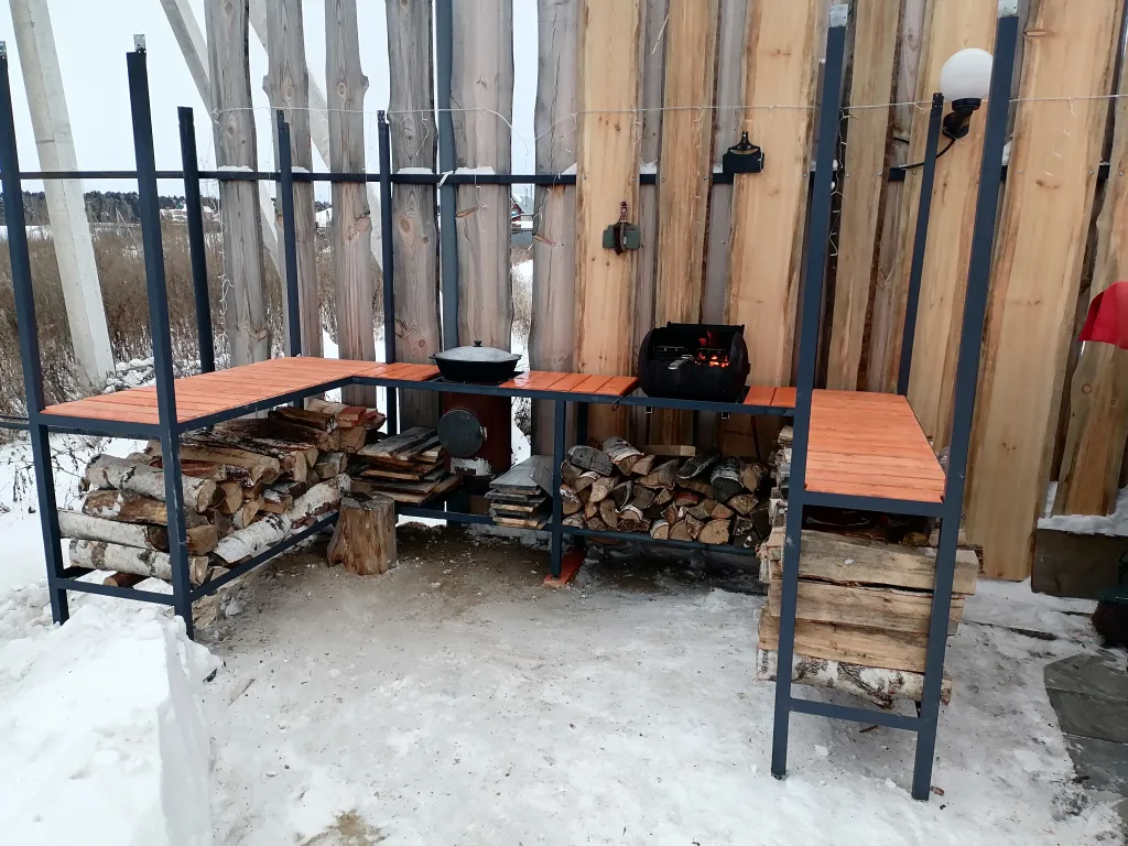 Коттедж Дом у живописного леса, на берегу ручья. — Ушакова