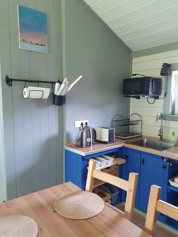 Уютный дом на краю города