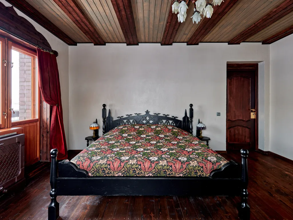 Готический замок Гранат Альдога