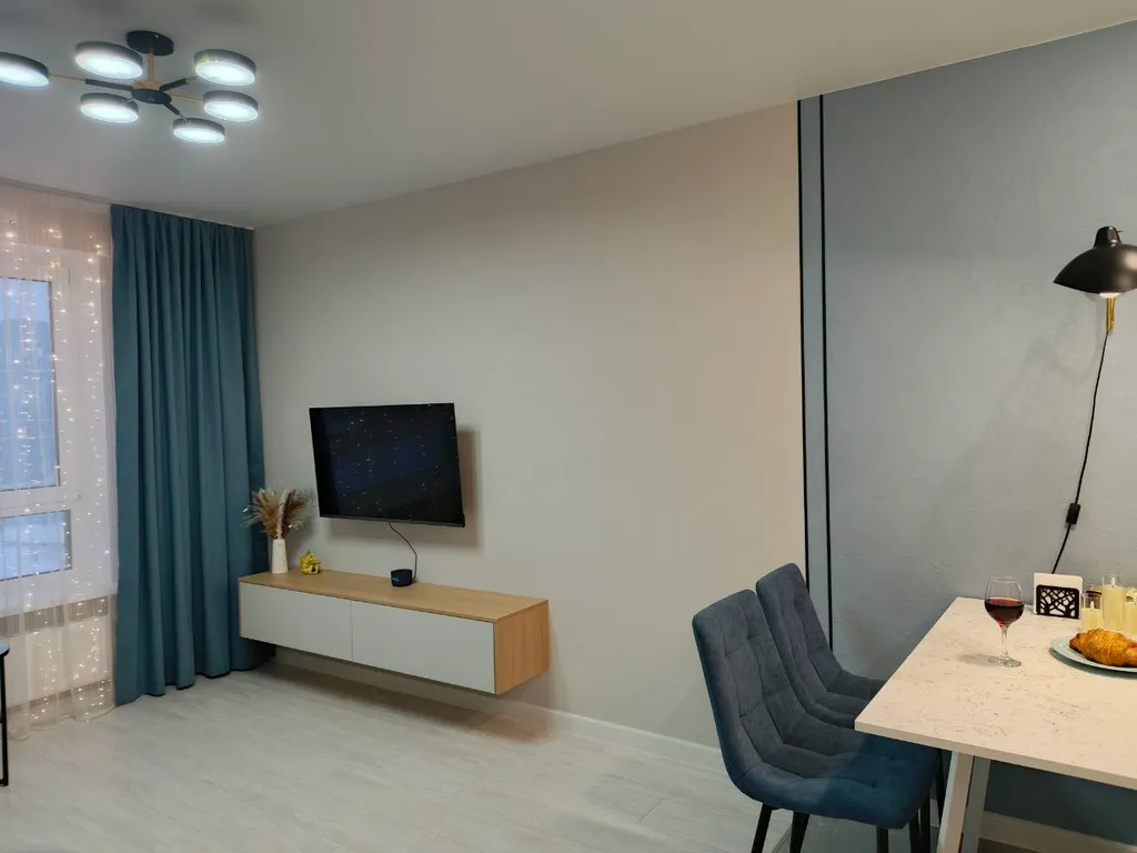 Уютная евродвухкомнатная квартира с дизайнерским ремонтом