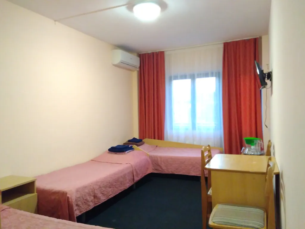 Морская Звезда к.3 - студия с 3-мя односпальными кроватями и лоджией