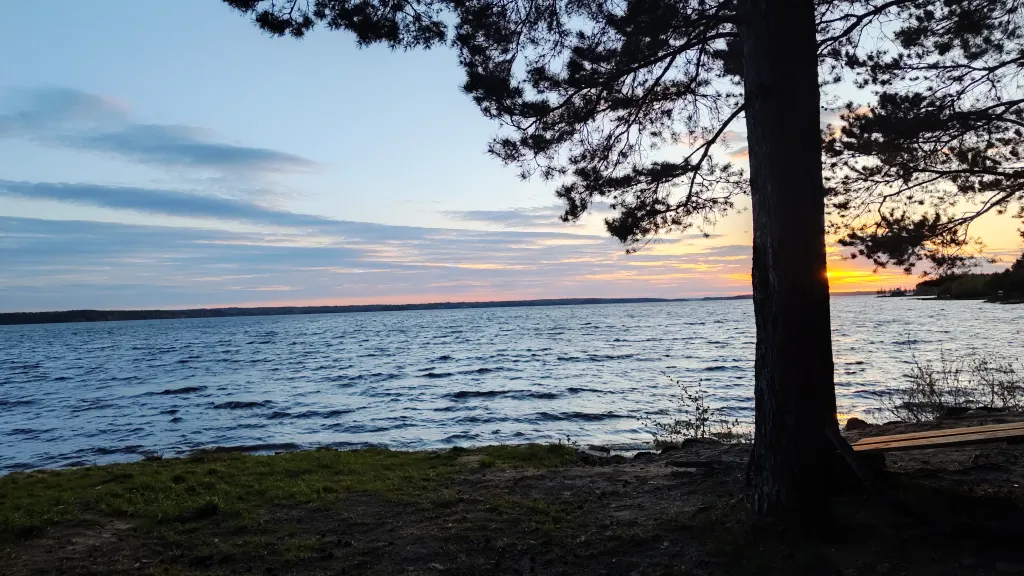 Коттедж Новый дом у озера с бесплатным бильярдом, рядом с турбазой Чайка — Ланино