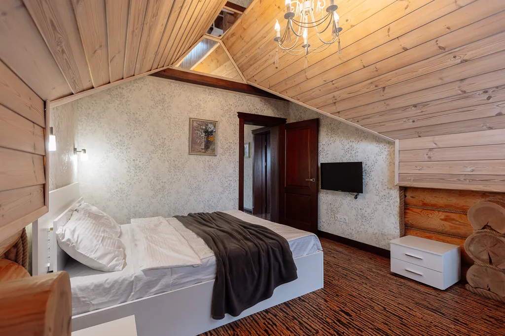 Шикарный дом из сруба с баней и бассейном