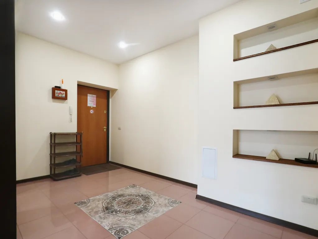 Красивая большая однокомнатная квартира в самом центре микрорайона ГГМ