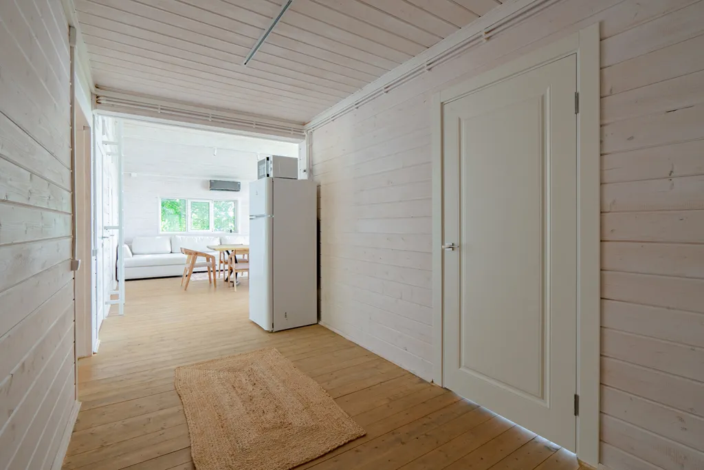 Дом с панорамным видом на озеро, большой