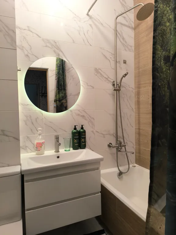 Квартира с балконом и видом на горы