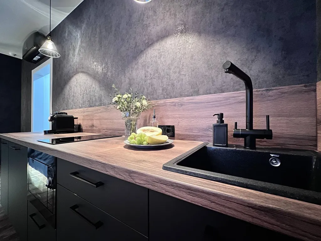 Уникальная cтудия с мини-бассейном на двоиx