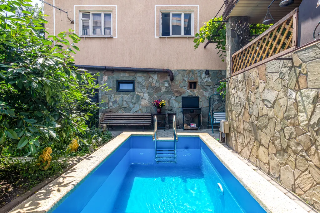 Дом с бассейном и русской баней