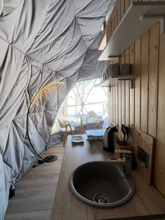 Дом-Сфера на озере