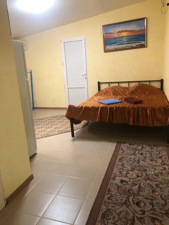 Двухкомнатная квартира со своей собственной ванной комнатой и кухней — аренда посуточно в Голубицкая