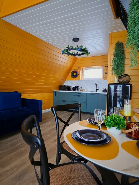 Дом на берегу реки