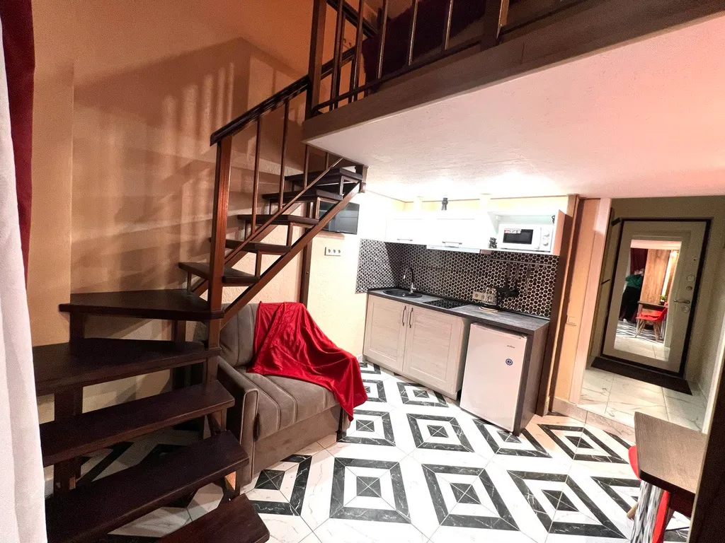 Стильная двухуровневая студия Лофт