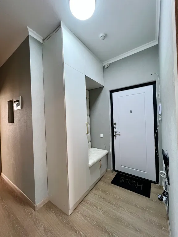 Уютная евродвушка на Туране с видом на город и двор