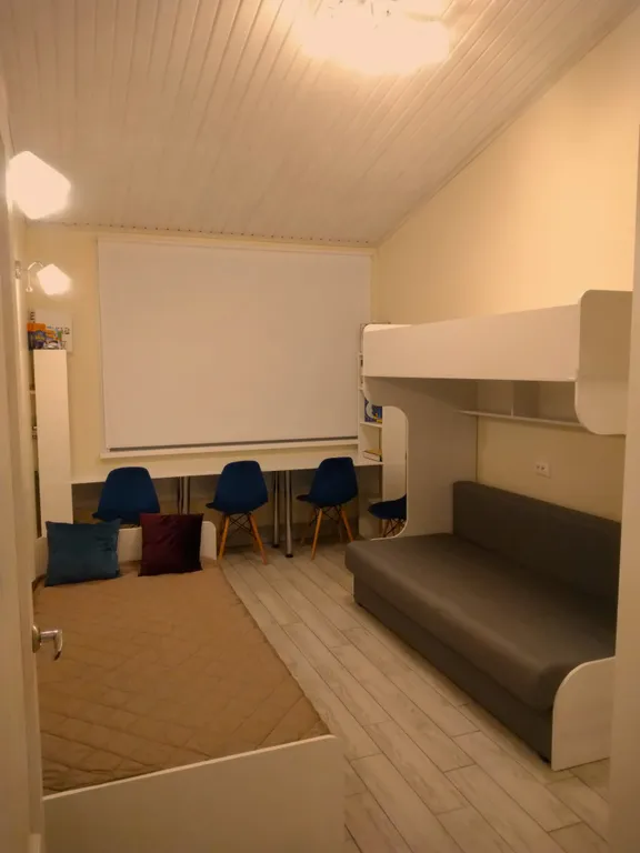 Дом усадьбы Александровские Горы на берегу озера Кривое