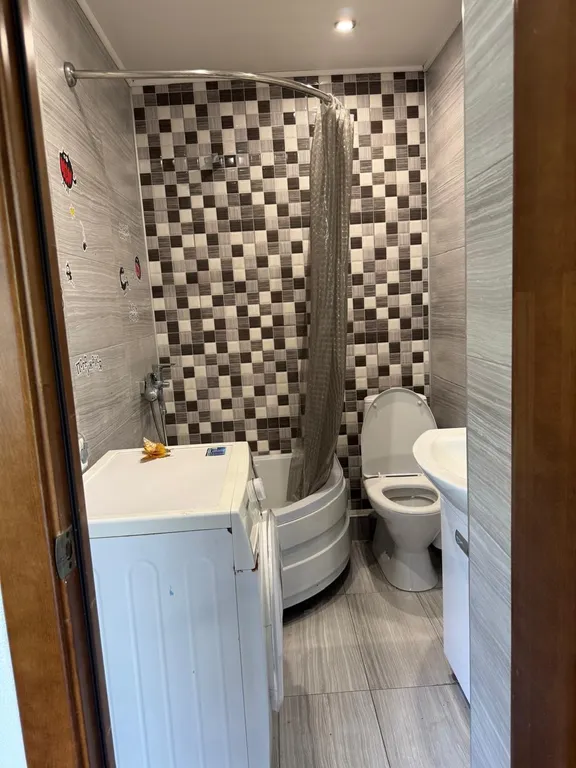 Просторная трёхкомнатная квартира на берегу моря в районе пляжа Мокко