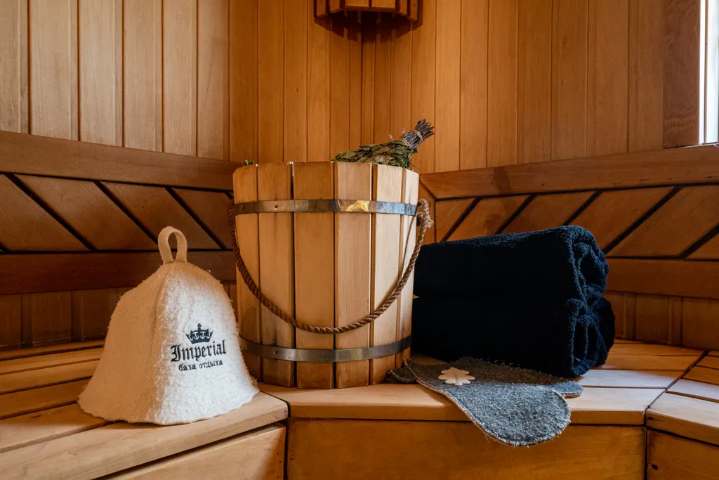 Дом с баней и бассейном на берегу Амура