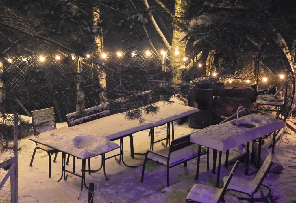 Вместительный, теплый дом на берегу реки Воря