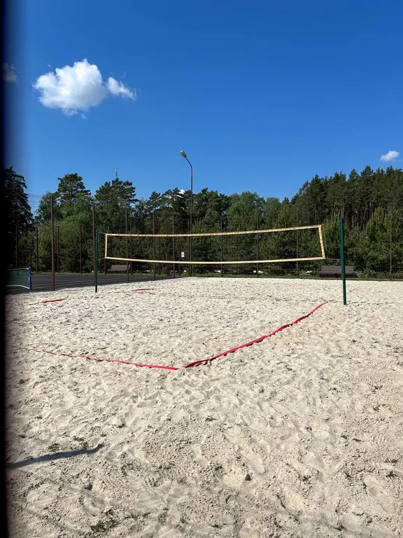 Панорамный дом в окружении леса с сауной