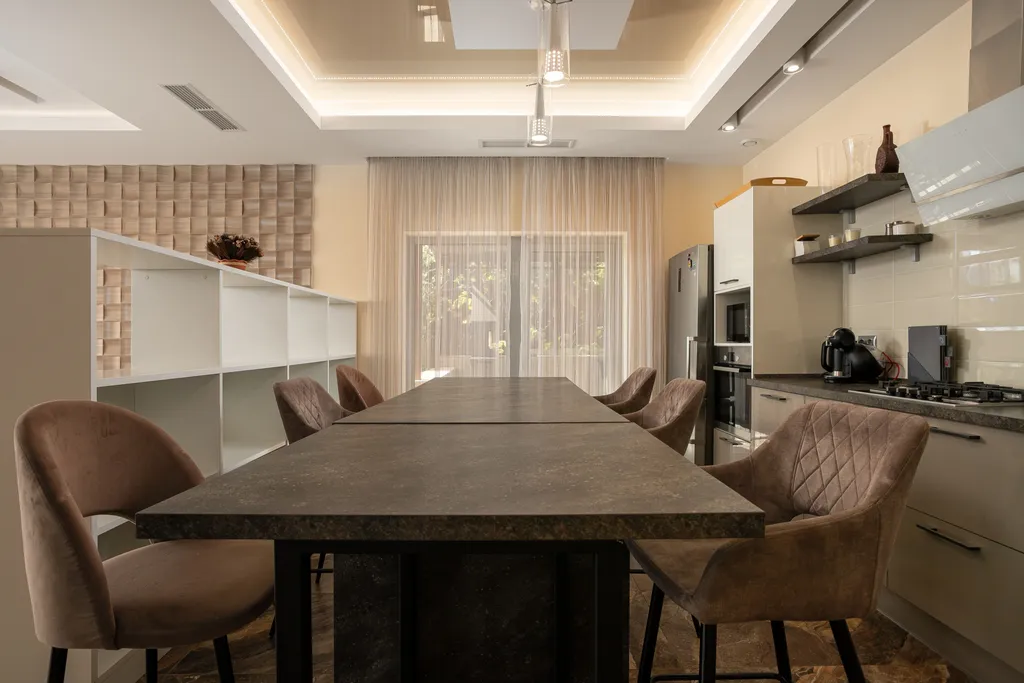 Дом с бассейном с видом на море