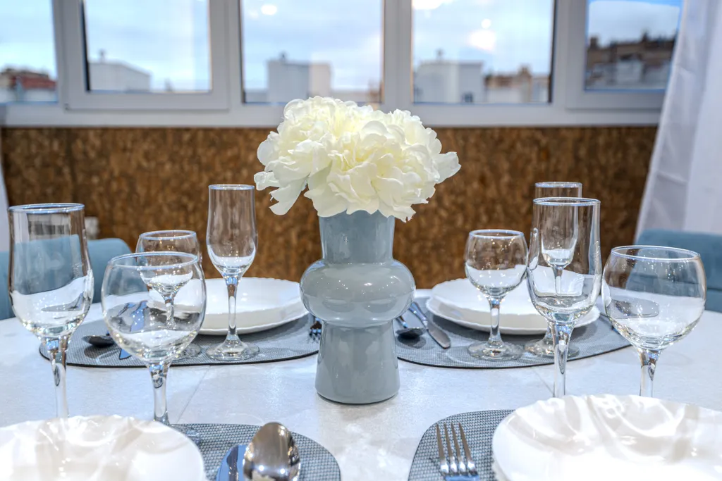 В тихом районе с удобной кроватью, гостиничный сервис, бесконтактно