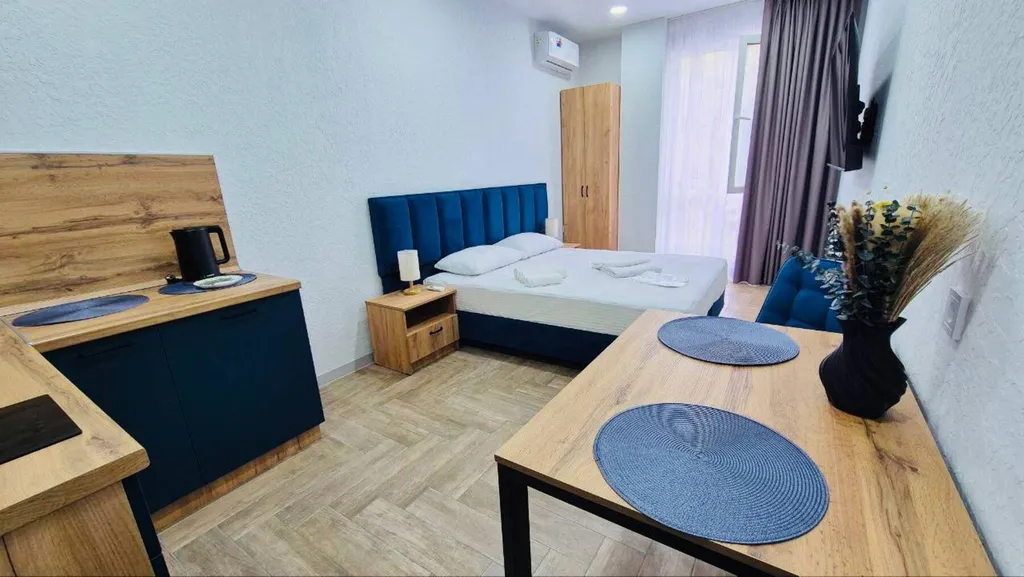 Студия с бассейном на территории