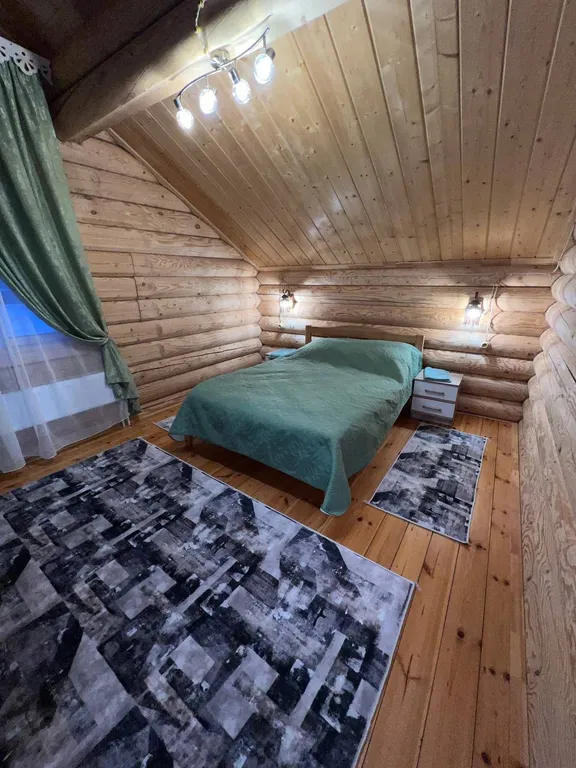 Большой коттедж на побережье озера Тосканка