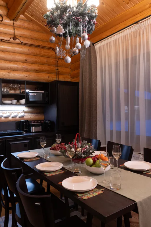 Бревенчатый коттедж вип 2, 4 спальни на берегу озера Селигер